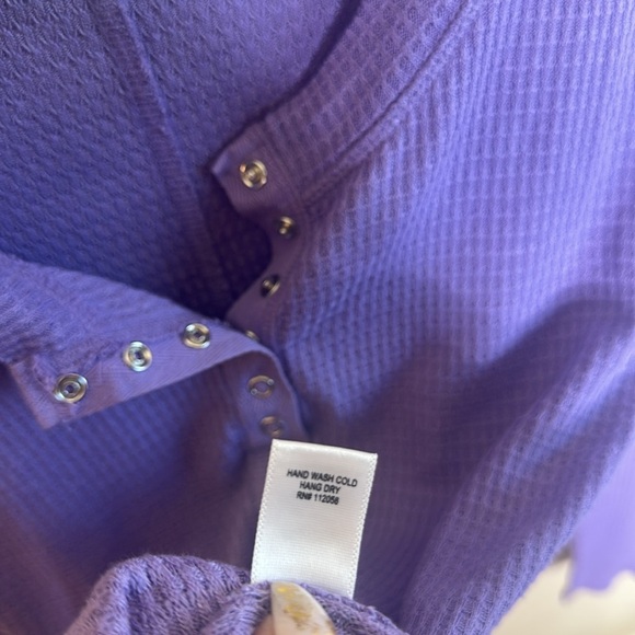 Zenana Snap Button Long Sleeve Henley Top Lavender Womens Size Small - Picture 8 of 13
